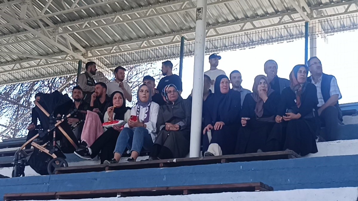 Kınıkspor maçında tribünleri dolduran kadınlara teşekkür