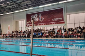 Fatih’te 4. Geleneksel Çocuklar Yüzme Yarışması düzenlendi