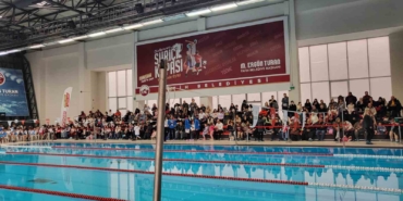 Fatih’te 4. Geleneksel Çocuklar Yüzme Yarışması düzenlendi