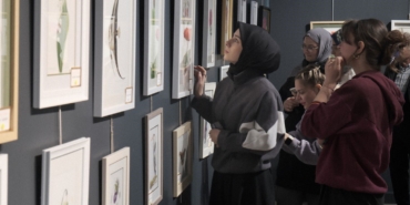 Renklerin ahenkle dans ettiği sergi