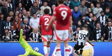 Altay Bayındır, Premier Lig’de ilk kez oynadı