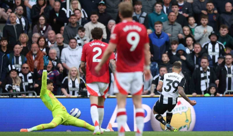 Altay Baydındır, Premier Lig’de ilk kez oynadı