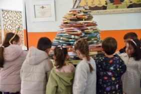 Minikler kütüphanede renkli anlar yaşadı