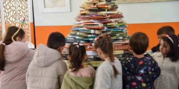 Minikler kütüphanede renkli anlar yaşadı