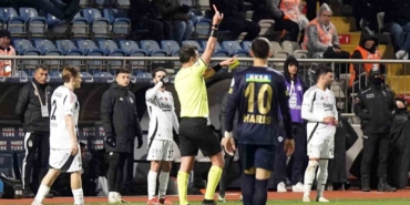 Tayyip Talha Sanuç 4 gün arayla 2 kez kızardı!