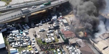 Başakşehir’de kimya deposu adeta alev topuna döndü