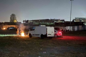 İstanbul’da bazı vatandaşlar deprem endişesiyle geceyi dışarıda geçirmeye devam etti