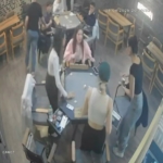 Depreme okey masasında depreme yakalandılar, panik anları kamerada