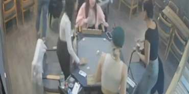 Depreme okey masasında depreme yakalandılar, panik anları kamerada