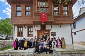 Kitap okuyan çocuklar ödüllendirildi