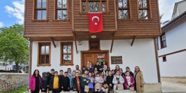 Kitap okuyan çocuklar ödüllendirildi