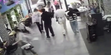 Deprem anında Sakarya’daki panik güvenlik kameralarına böyle yansıdı