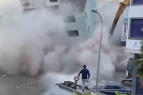 Kartal’da bir bina yıkım esnasında çöktü