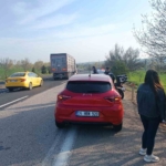 Aracından inen tır sürücüsüne otomobil çarptı