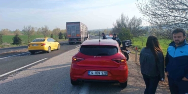 Aracından inen tır sürücüsüne otomobil çarptı