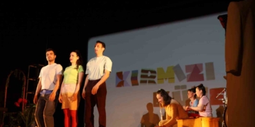 Tiyatro perdesi çocuk ve gençler için açıldı