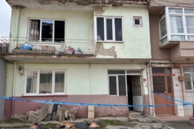 Ekmek almaya giderken ocakta bıraktığı yemek 2 evladından etti