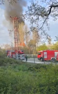 Arnavutköy’de gecekondu alev alev yandı