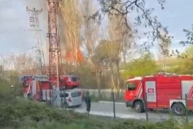 Arnavutköy’de gecekondu alev alev yandı