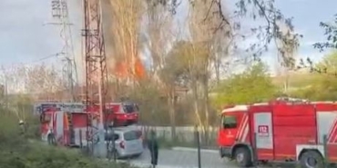 Arnavutköy’de gecekondu alev alev yandı