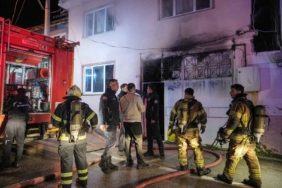 Yanan binadaki köpeği itfaiye ekipleri kurtardı