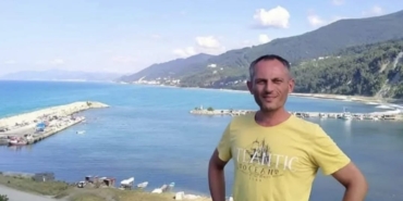 Yumruk atıp yere düşürdükleri kişiye ateş açtılar: 1 ölü