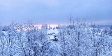 Bahar ayında yağan kar kartpostallık görüntüler oluşturdu