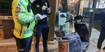 Sakarya’da elektrikli bisiklet yayaya çarptı: 2 yaralı