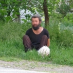 Annesinin cesediyle 2 hafta yaşadı, tutuklandı