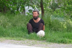 Annesinin cesediyle 2 hafta yaşadı, tutuklandı