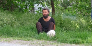 Annesinin cesediyle 2 hafta yaşadı, tutuklandı