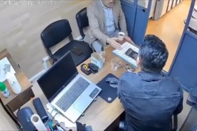 Depremde çayını alıp kaçan vatandaş kamerada