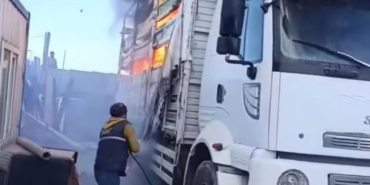 Ataşehir’de park halindeki kamyonun kasası alev alev yandı