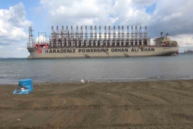 Yalova’da karaya oturan gemi lodos sayesinde kurtarıldı