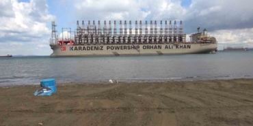 Yalova’da karaya oturan gemi lodos sayesinde kurtarıldı