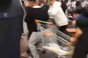 Alışveriş Merkezi’nde müşterilerle çalışanlar arasında kavga çıktı, ortalık karıştı