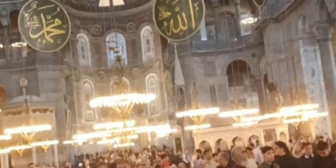 Ayasofya’da deprem paniği kamerada
