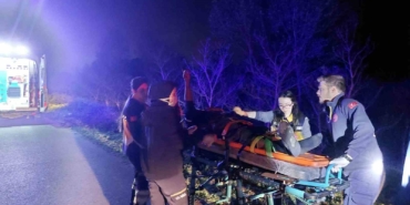 Böyle tiryakilik görülmedi: Şarampole uçan araçtan yaralı kurtarıldı, sedyede sigara yaktı