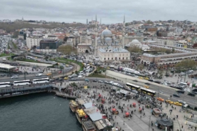 Eminönü’nde alışveriş yoğunluğu havadan görüntülendi