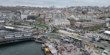 Eminönü’nde alışveriş yoğunluğu havadan görüntülendi
