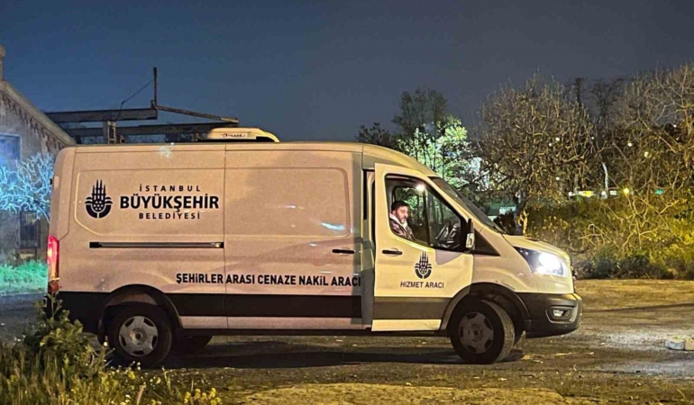 Küçükçekmece’de boş arazide çürümüş halde erkek cesedi bulundu