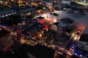 Pendik’te palet fabrikasındaki yangın söndürüldü