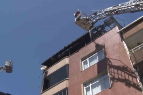 Gaziosmanpaşa’da 4 katlı binada yangın çıktı, 1 kişi dumandan etkilendi