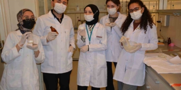 Geleceğin eczacıları kendi pastillerini üretti