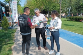 Narkotik polisi Bursa’da vatandaşları bilgilendirdi