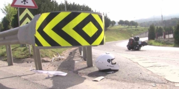 Kartal’da emniyet şeridine yanaşan otomobil ile motosiklet çarpıştı:1 ağır yaralı