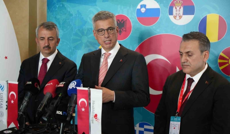 Bakan Memişoğlu: "(İstanbul depremi) Şu anda hastanelerimizde 32 yaralımız var, durumları iyi"