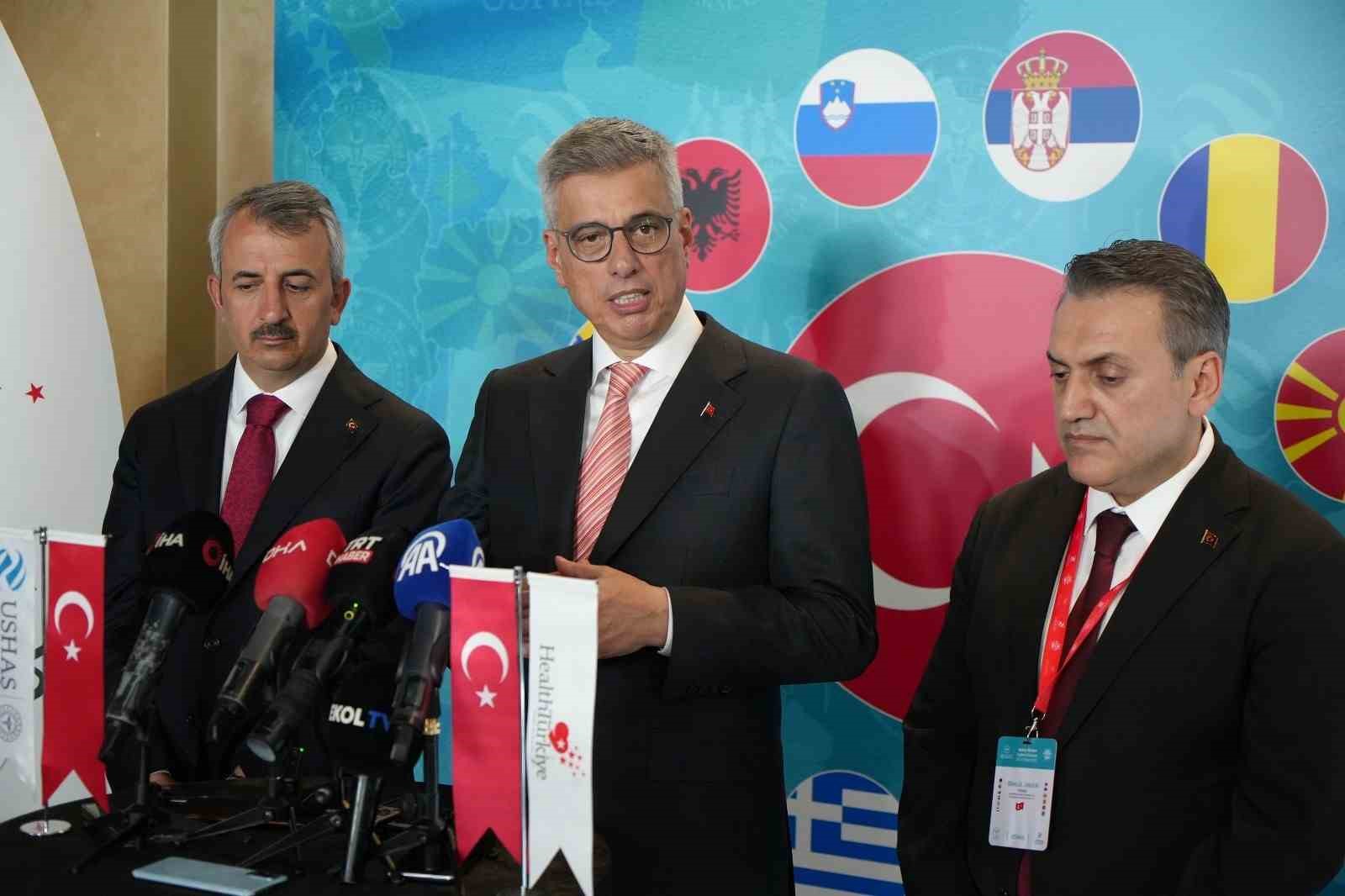 Bakan Memişoğlu: "(İstanbul depremi) Şu anda hastanelerimizde 32 yaralımız var, durumları iyi"