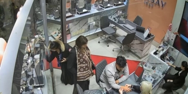 Ümraniye’de kuyumcuda hırsızlık anı kamerada