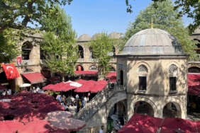 Bursa’nın tarihi çarşıları ve Hanlar Bölgesi’nde hafta sonu yoğunluğu